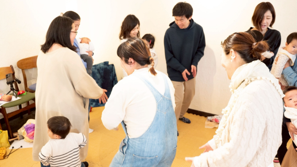 まず輪に座ってみる