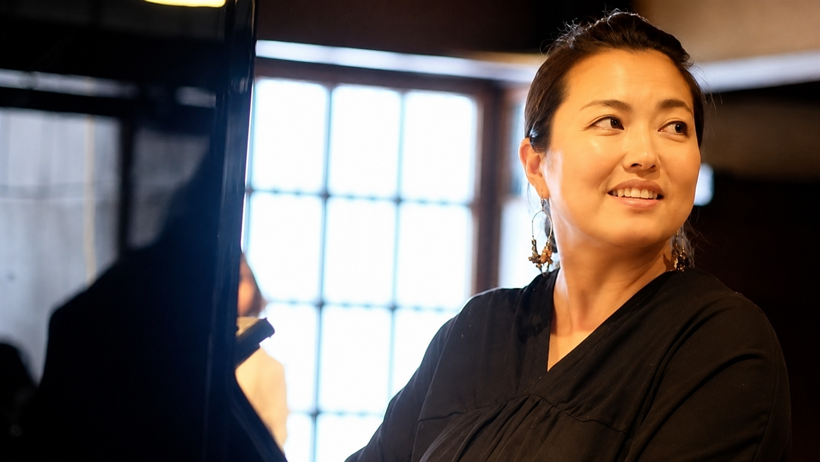 Yumi Fukuda, founder of musicand, at the piano in Kyoto
